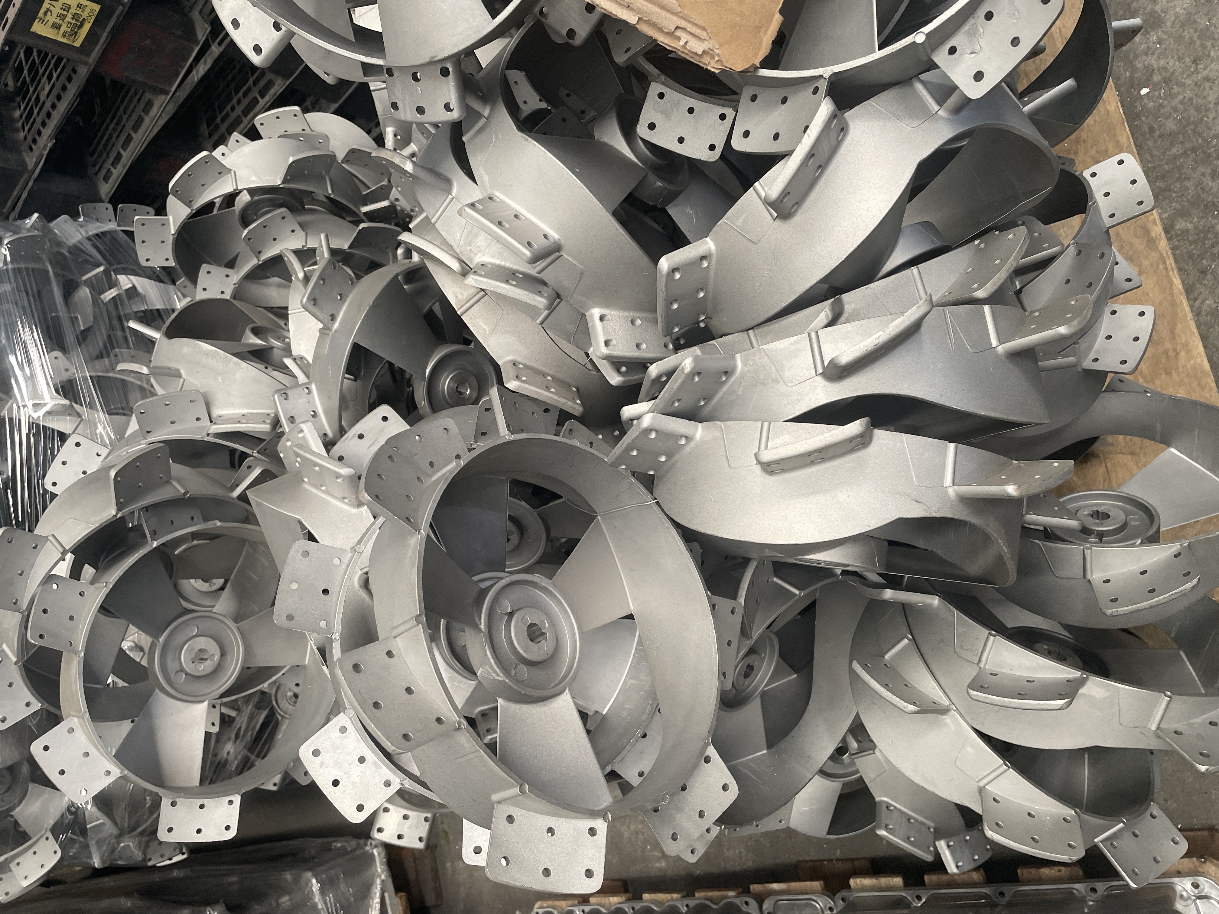 Die cast aluminium fan blades