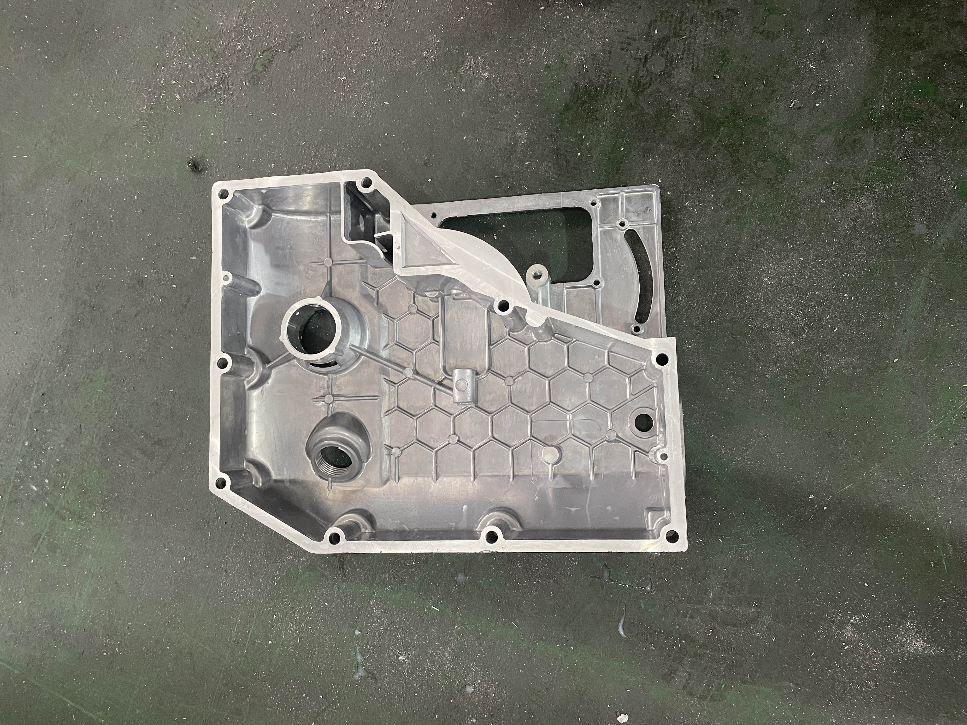 Diesel engine aluminum side cover